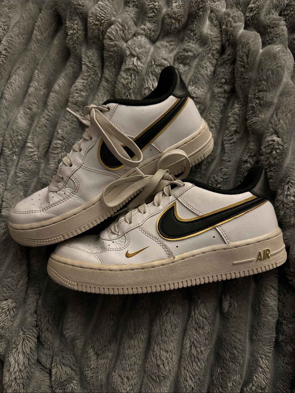 Nike Air Force 1 Low '07 LV8 Double Swoosh White Black Metallic Gold, kids 4Y